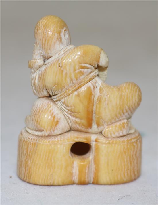 A Japanese ivory netsuke of a Sennin and a shi-shi, first half 18th century, 4.3cm, repair to right arm